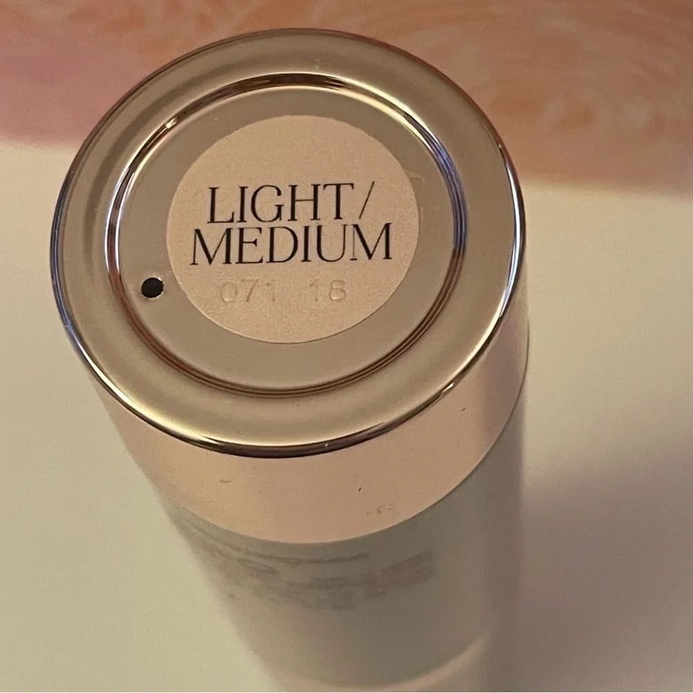 Doll 10 Hydralux Smoothing Fair Foundation Light Medium
